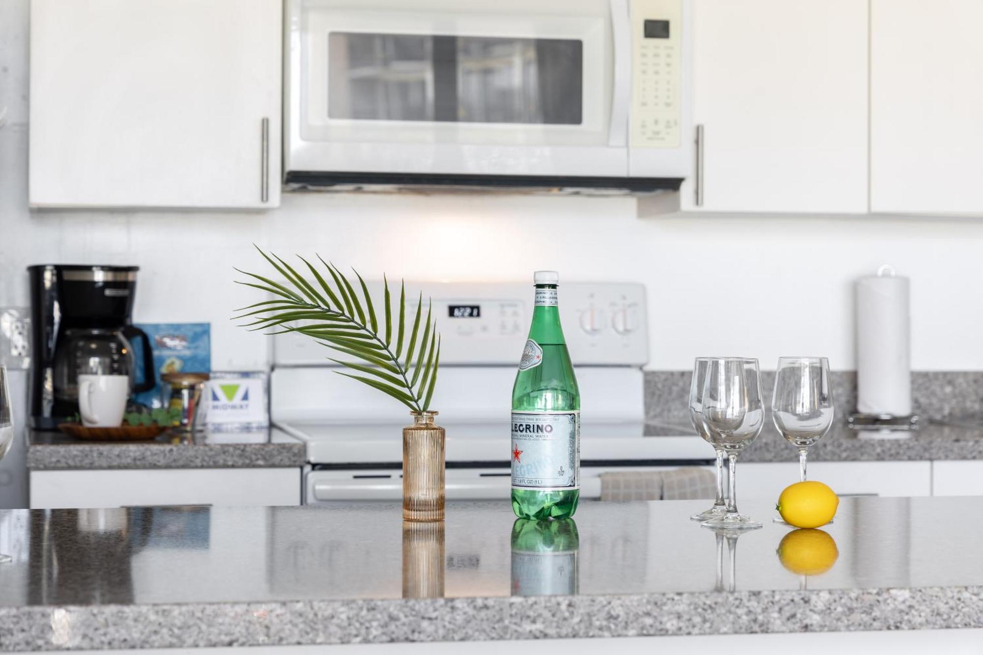 Aloha Vibes With Ocean Views, Near Beach & Parking! Honolulu Kültér fotó
